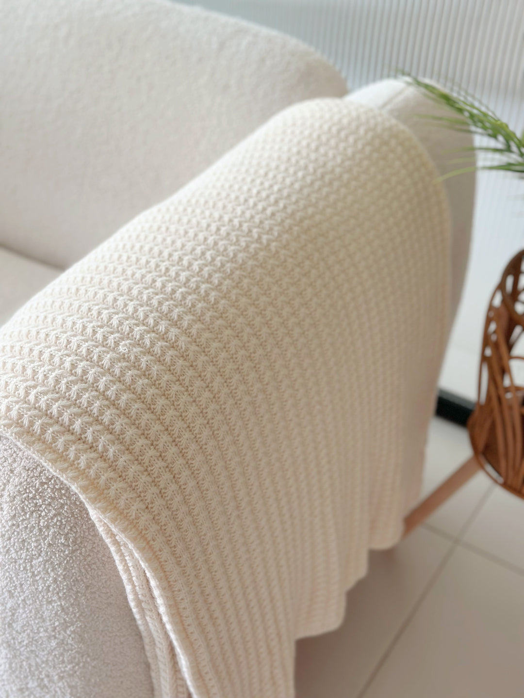 PRE-ORDER (25/09-01/10): Cream Butterfly Knitted Throw