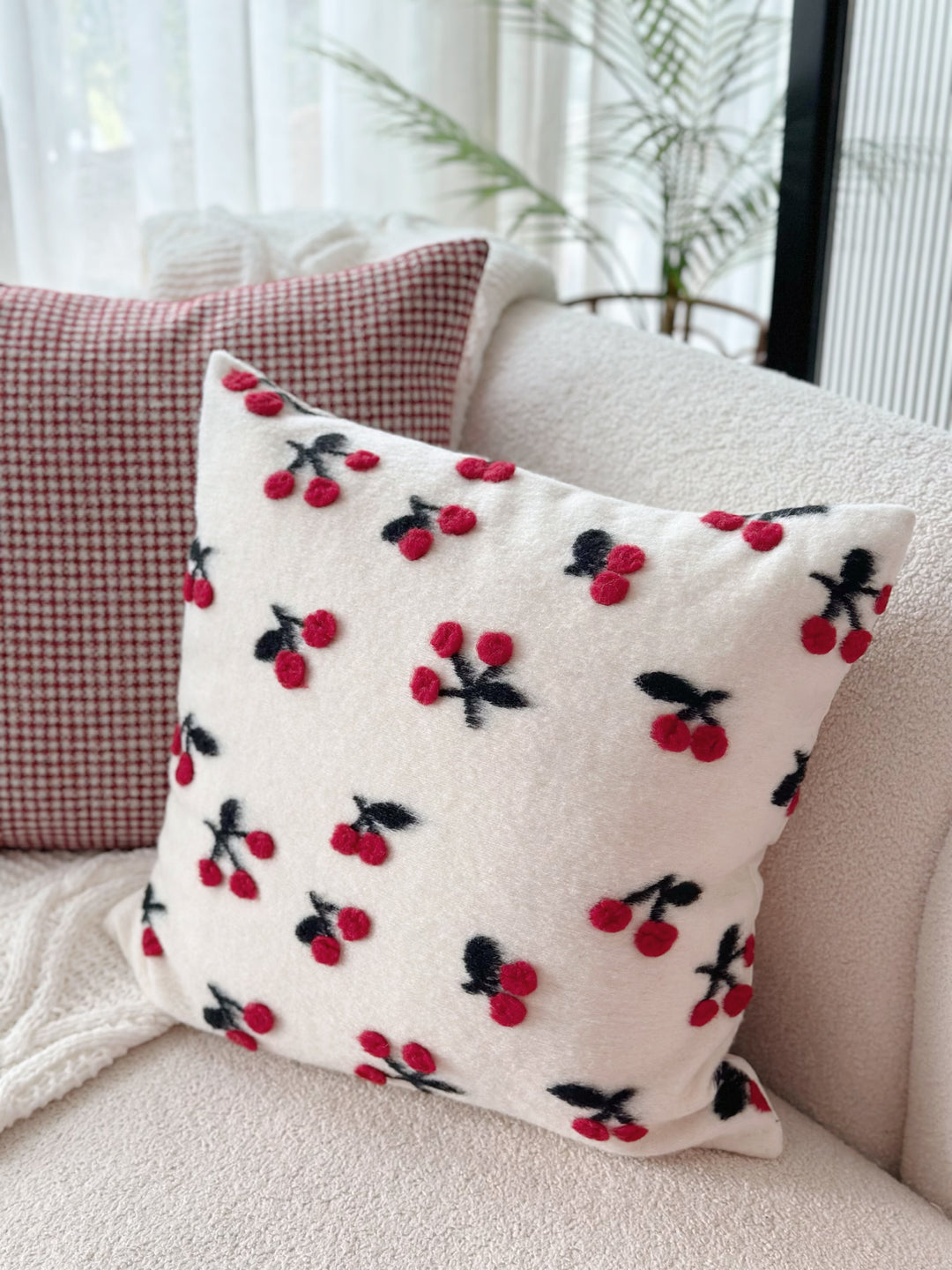 PRE-ORDER (25/11-02/12): Charming Cherries Cushion Cover