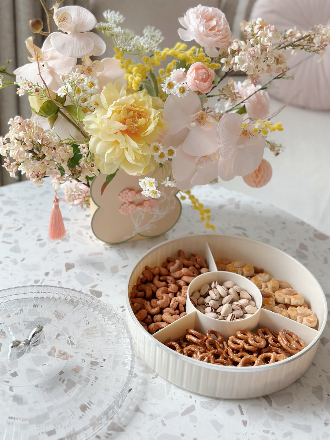 PRE-ORDER (6-14 Jan): Silver Bow Plastic Serving Tray With Lid