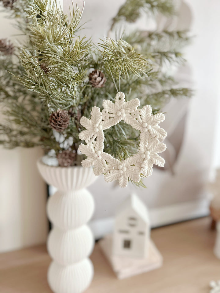 Cream White Resin Wreath Ornament Set (set of 2)