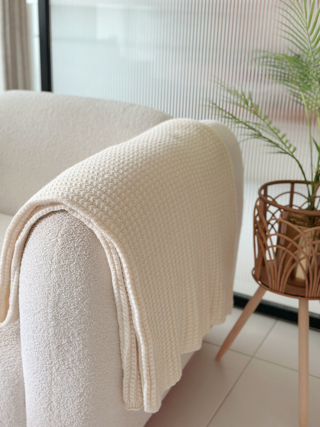 PRE-ORDER (25/09-01/10): Cream Butterfly Knitted Throw