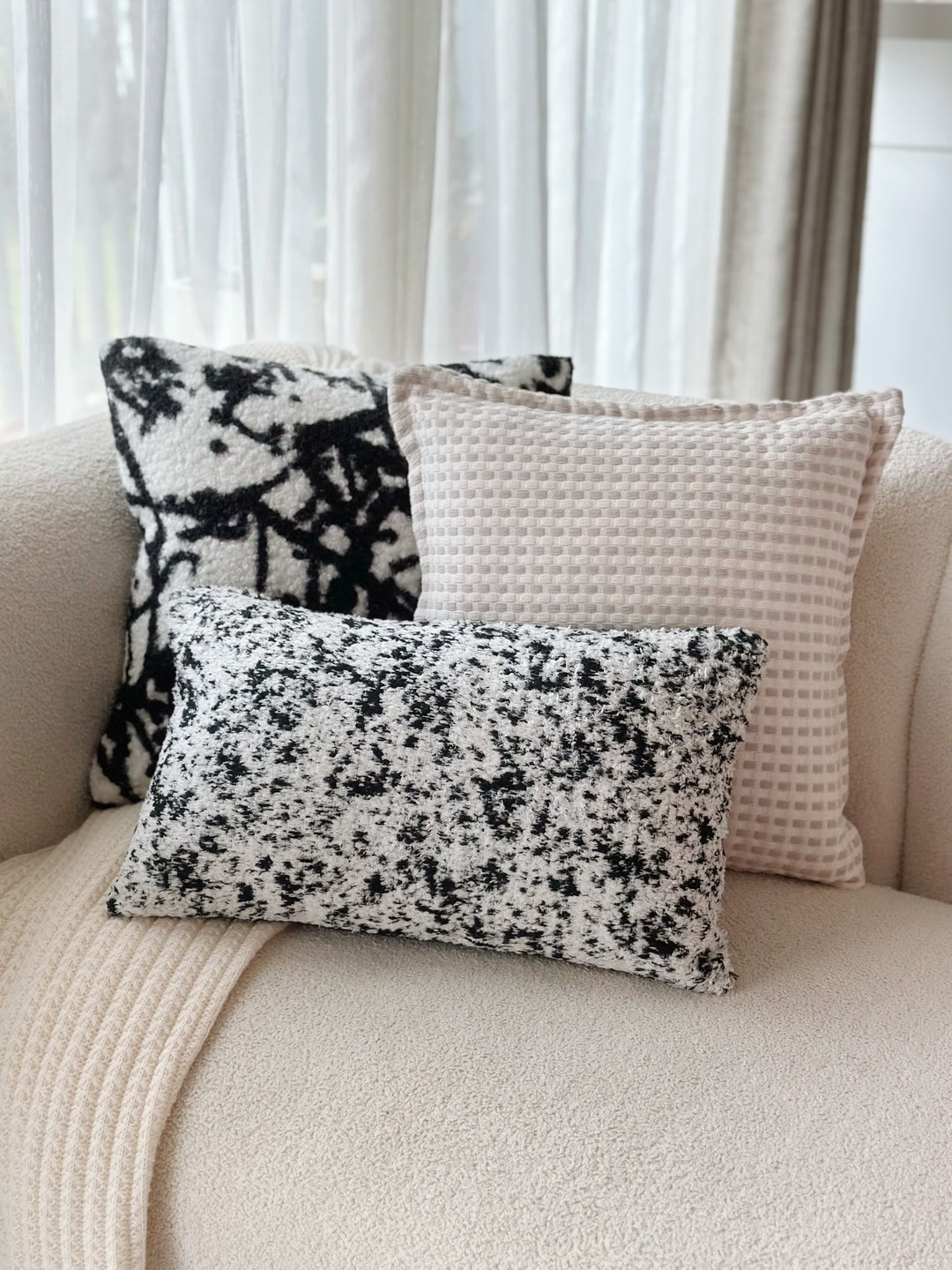 Noir Tundra Waist Cushion Cover