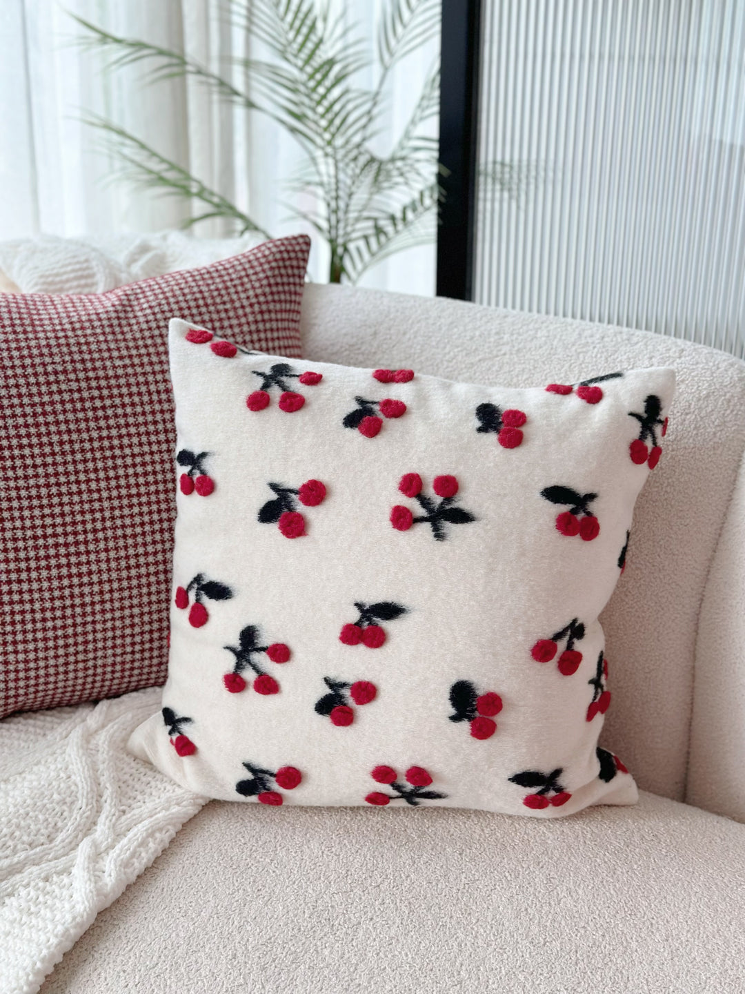 PRE-ORDER (25/11-02/12): Charming Cherries Cushion Cover