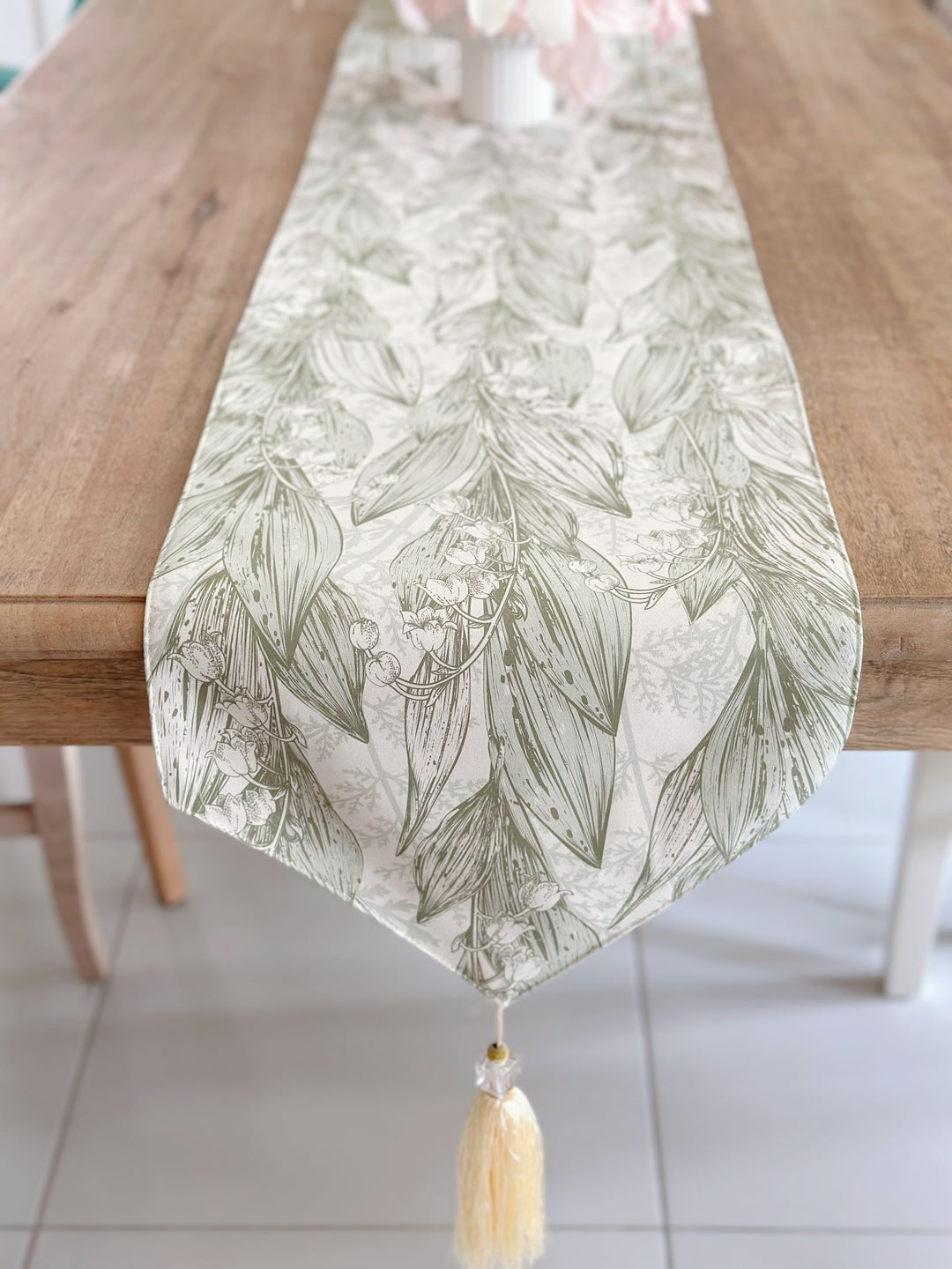 PRE-ORDER (3-6 Mar): Elegant Bellflower Sketch Table Runner