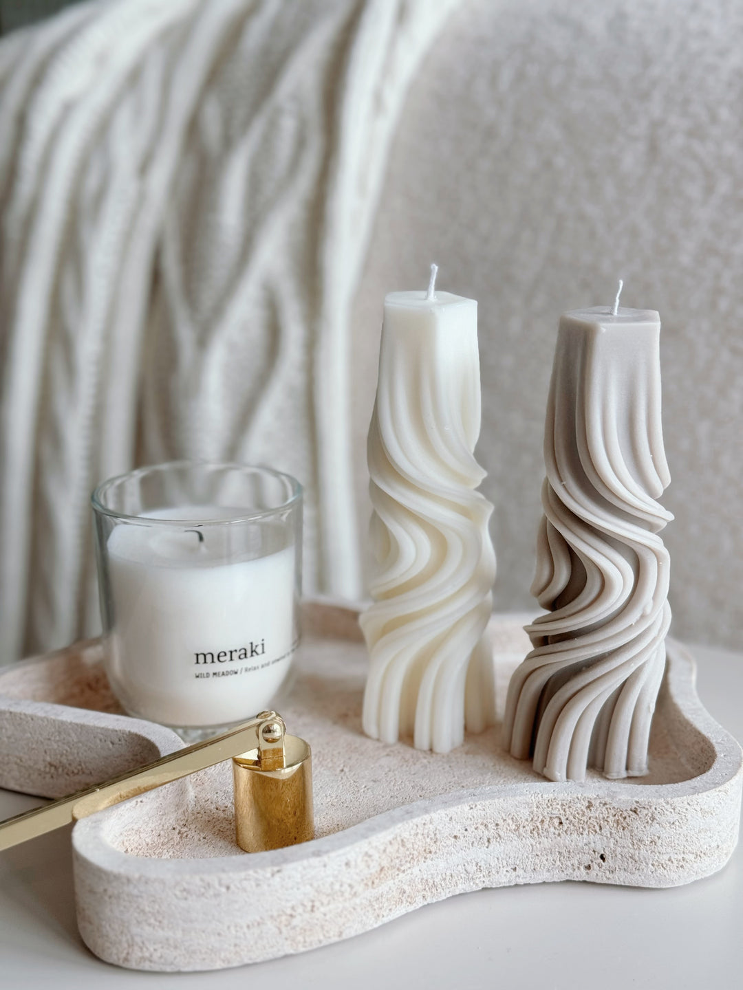 Flowing Elegance Candle (2 colours)