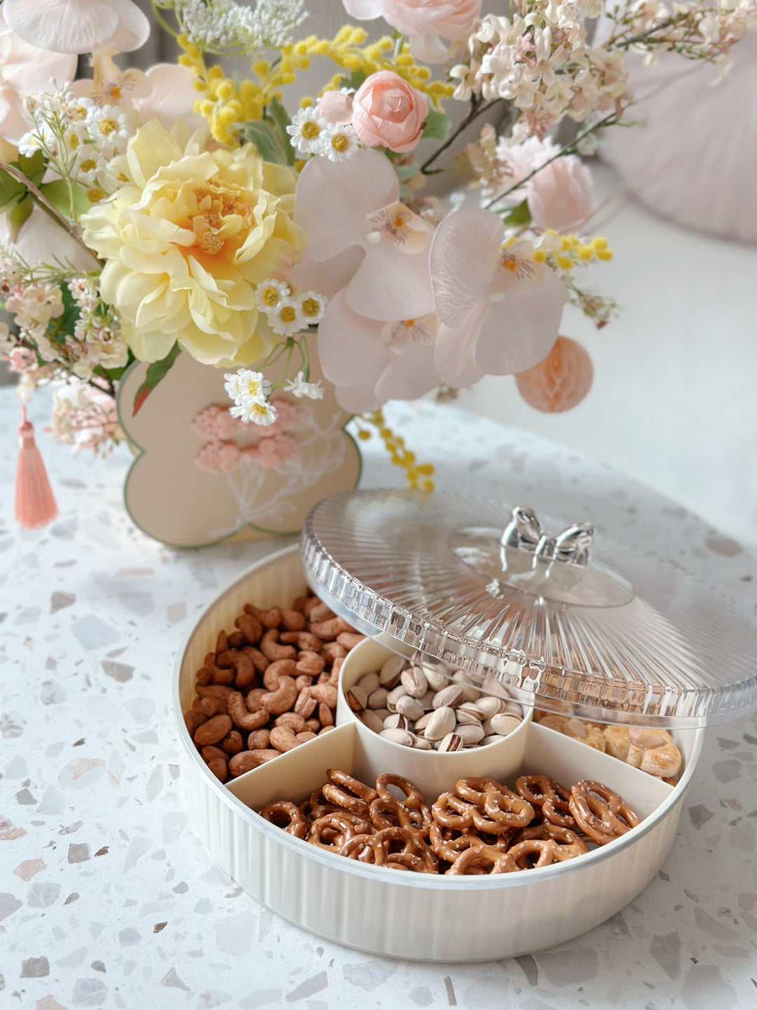 PRE-ORDER (6-14 Jan): Silver Bow Plastic Serving Tray With Lid