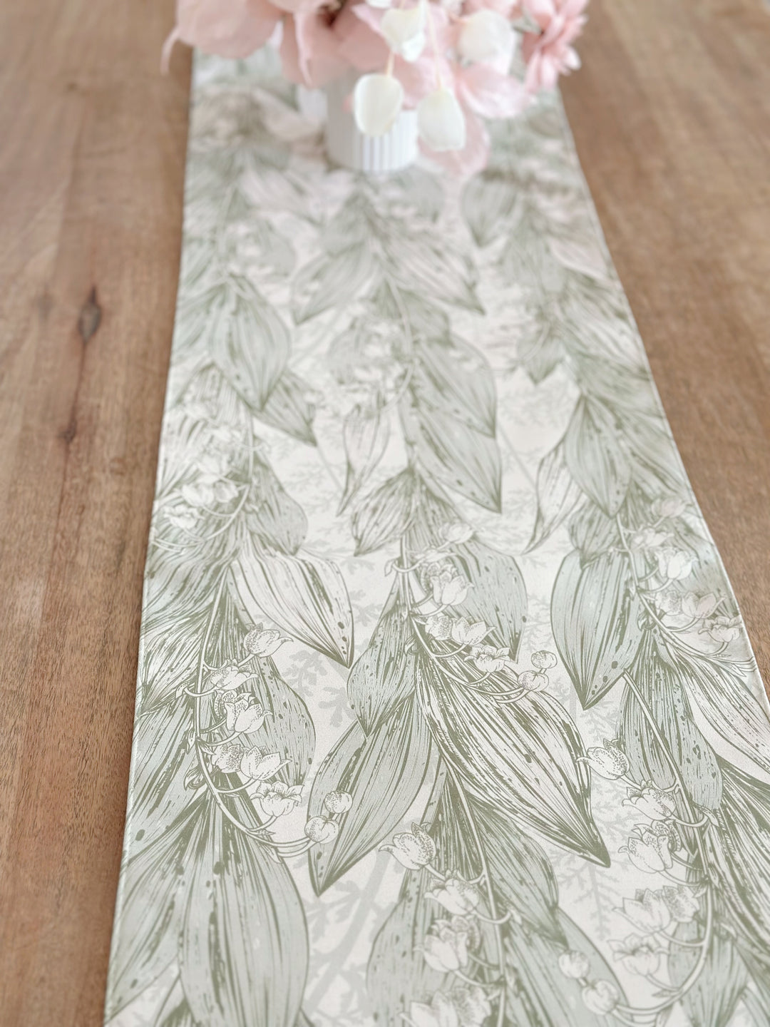 PRE-ORDER (3-6 Mar): Elegant Bellflower Sketch Table Runner