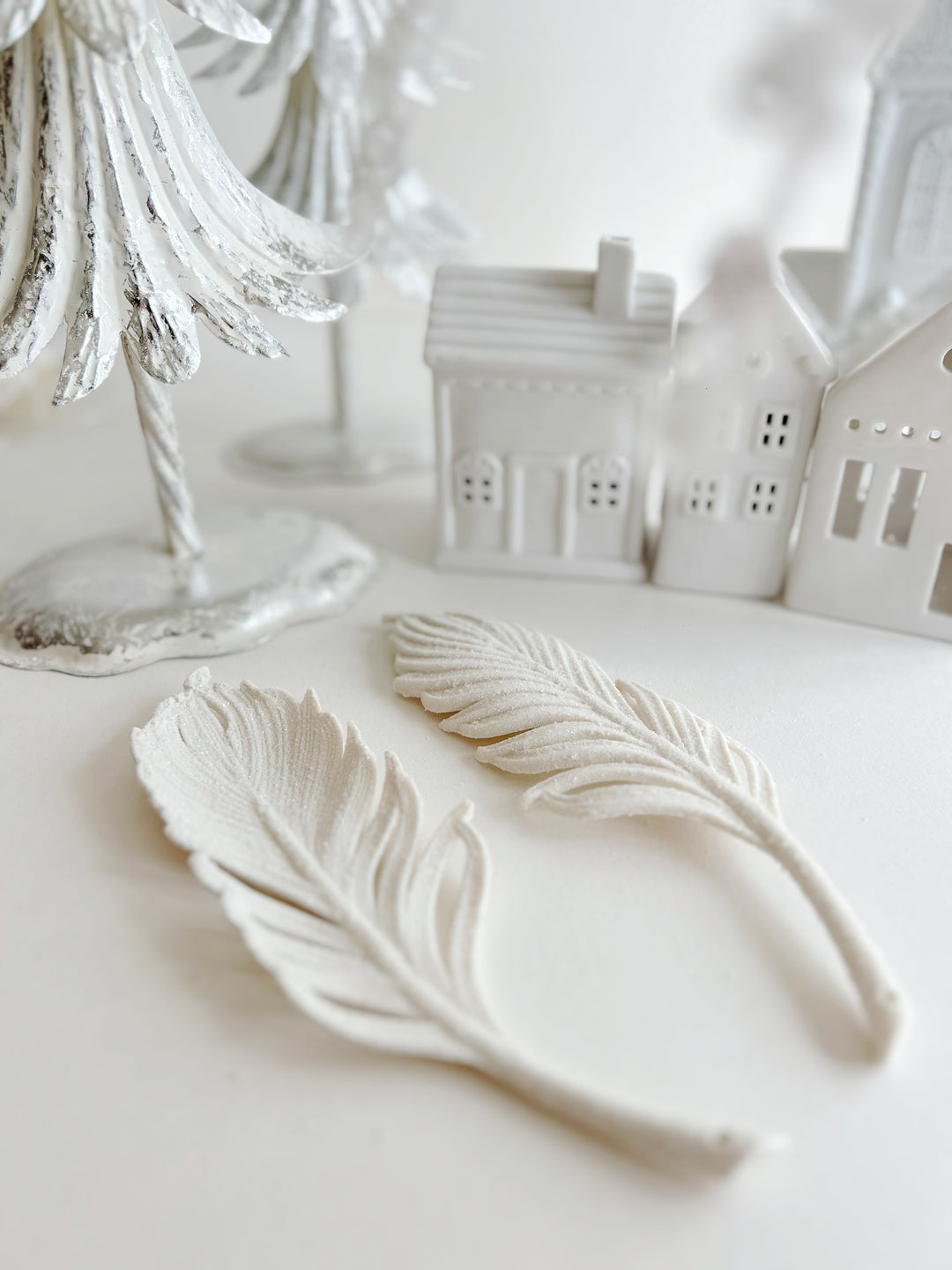 White Resin Large Feather Ornament Set (set of 2)