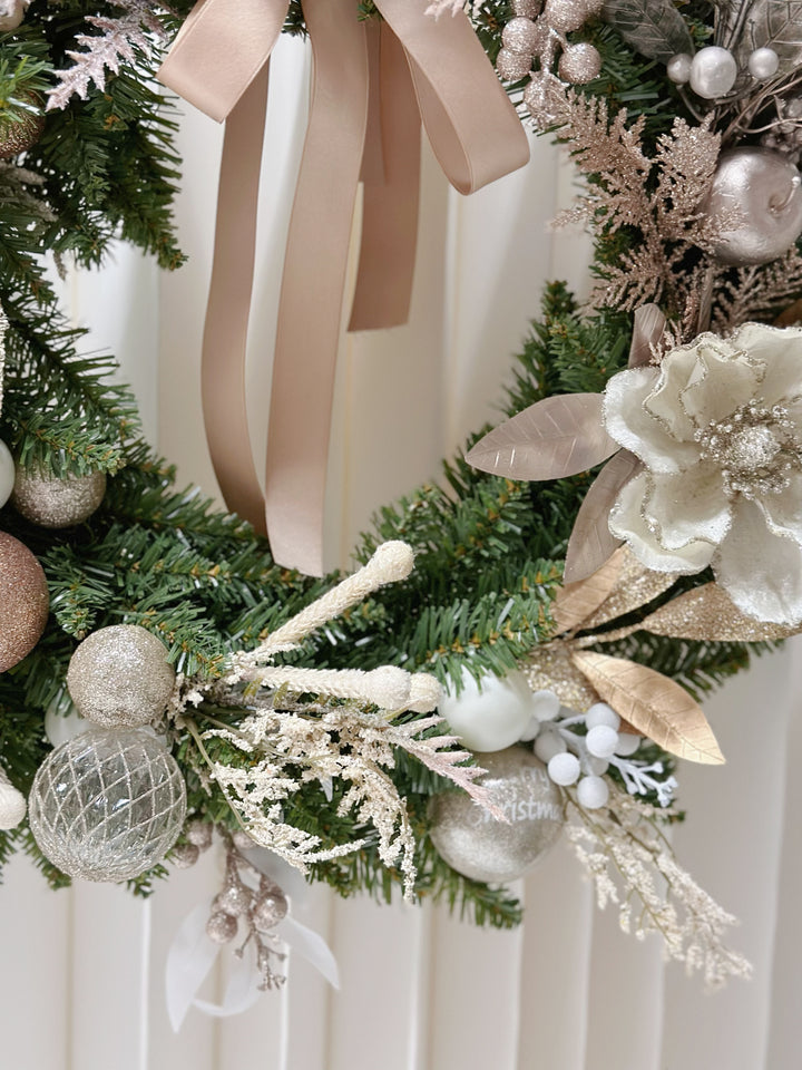 Champagne Radiance: Grandiose Festive Elegance 50cm Wreath