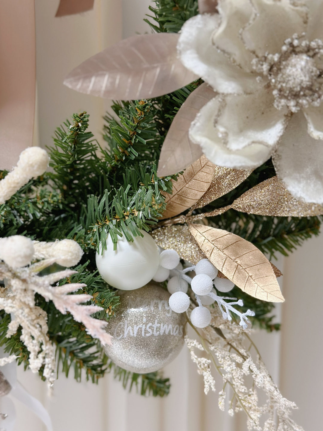 Champagne Radiance: Grandiose Festive Elegance 50cm Wreath