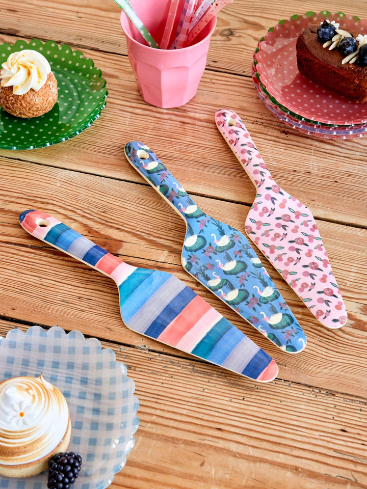 A New York Minute Melamine Cake Server