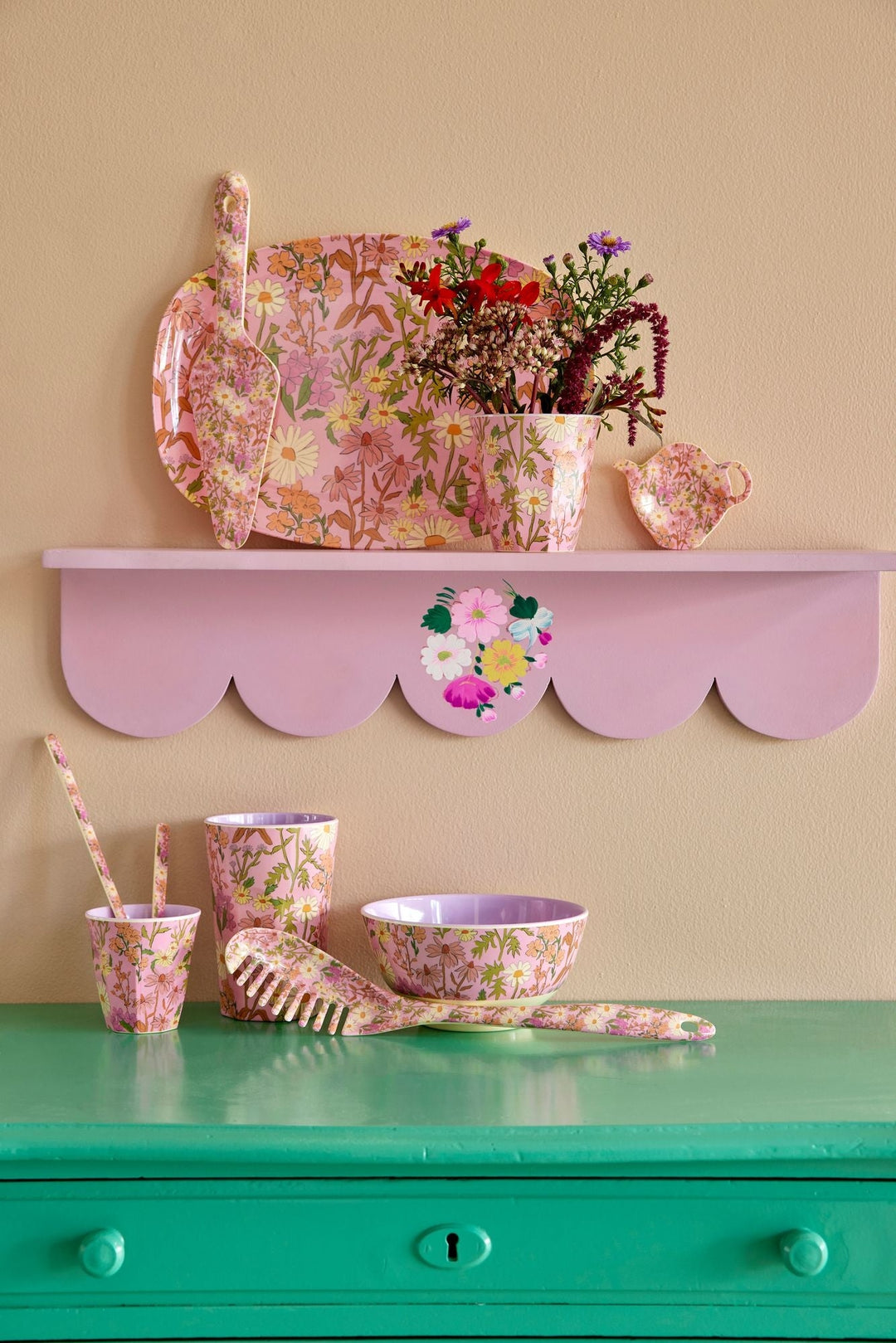 Soft Pink Scallop Edge Wooden Shelf